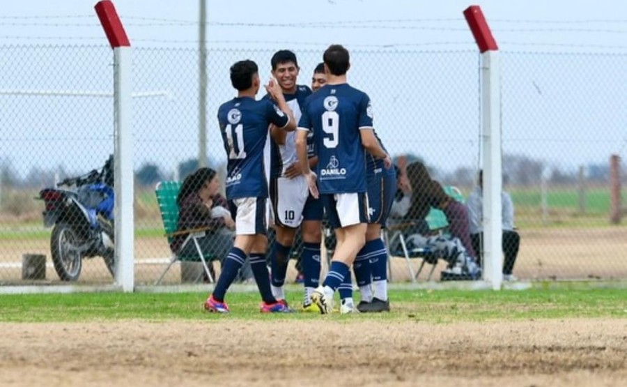 EL NEGRO VOLVIÓ A FESTEJAR DE VISITANTE