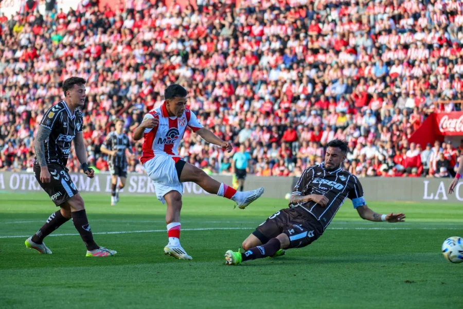 LA GLORIA Y EL CALAMAR IGUALARON 1 A 1