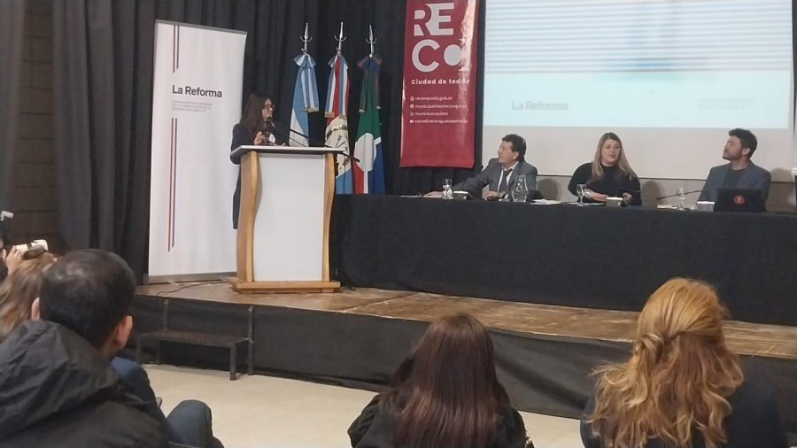 Andrea Paz al plantear la posición de Festram en la Audiencia Pública de la Comisión de Régimen Municipal, en el marco de la Convención Reformadora.