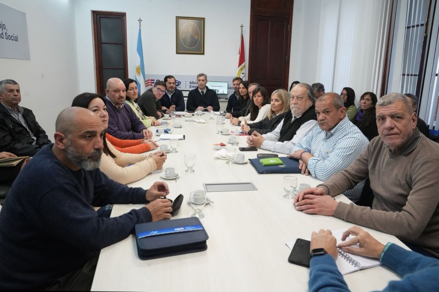 NEGOCIACIONES. Los funcionarios provinciales destacaron el esfuerzo que hizo el gobierno para presentar a los docentes una oferta de mejora salarial semestral.