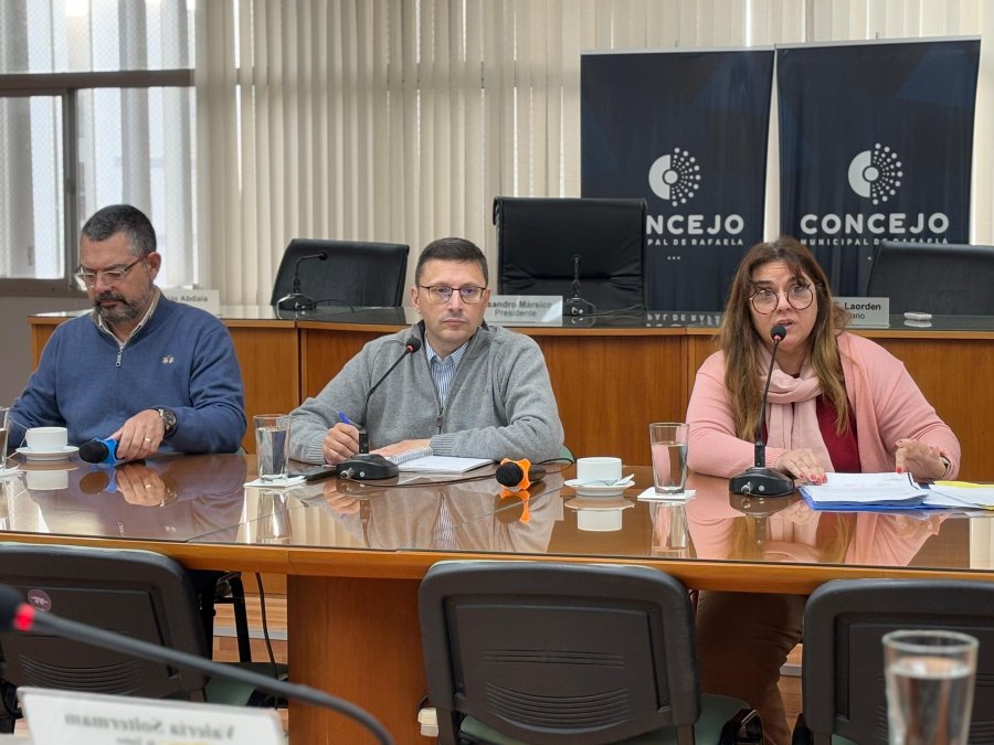 Germán Bottero, Lisandro Mársico y Silvina Imperiale durante la reunión de este lunes por la mañana en el Concejo.