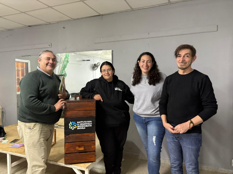 Talleres de huerta y compostaje en los barrios de la ciudad.