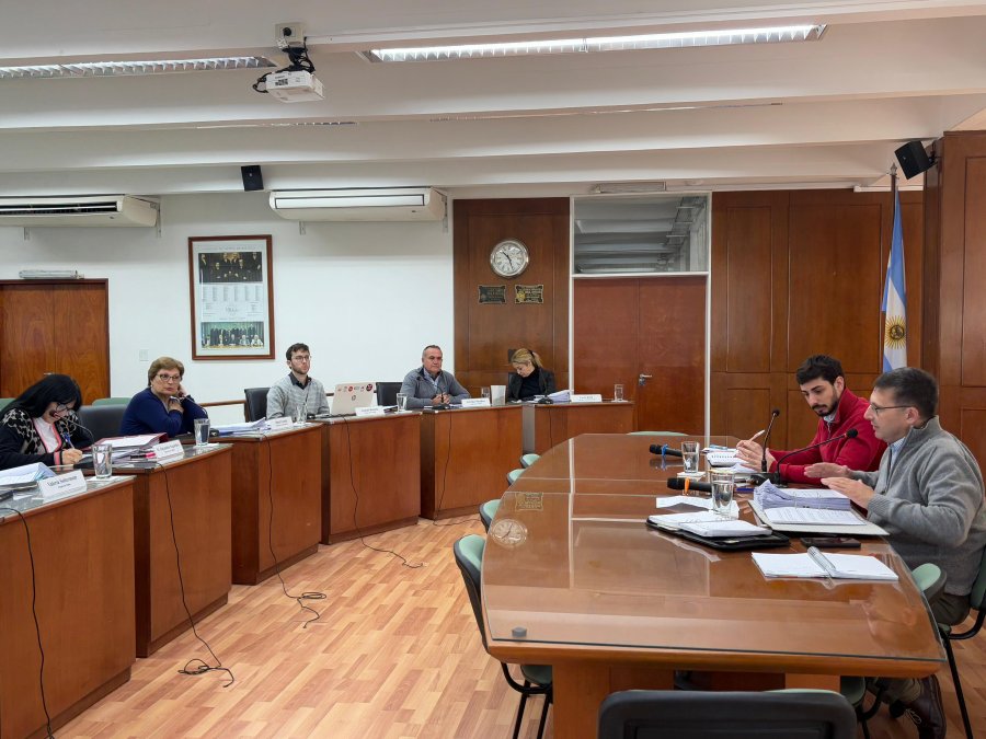 La reunión del lunes terminó con seis despachos para el jueves.