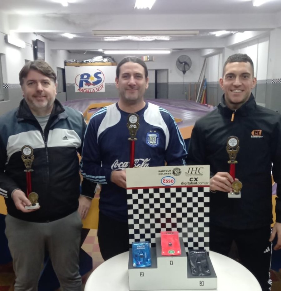 PODIO SPORT BLINDADO. Benz (2), Urdiales (1) y Vaira (3).