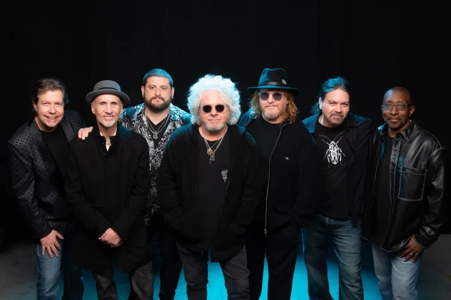 Toto regresa al país.