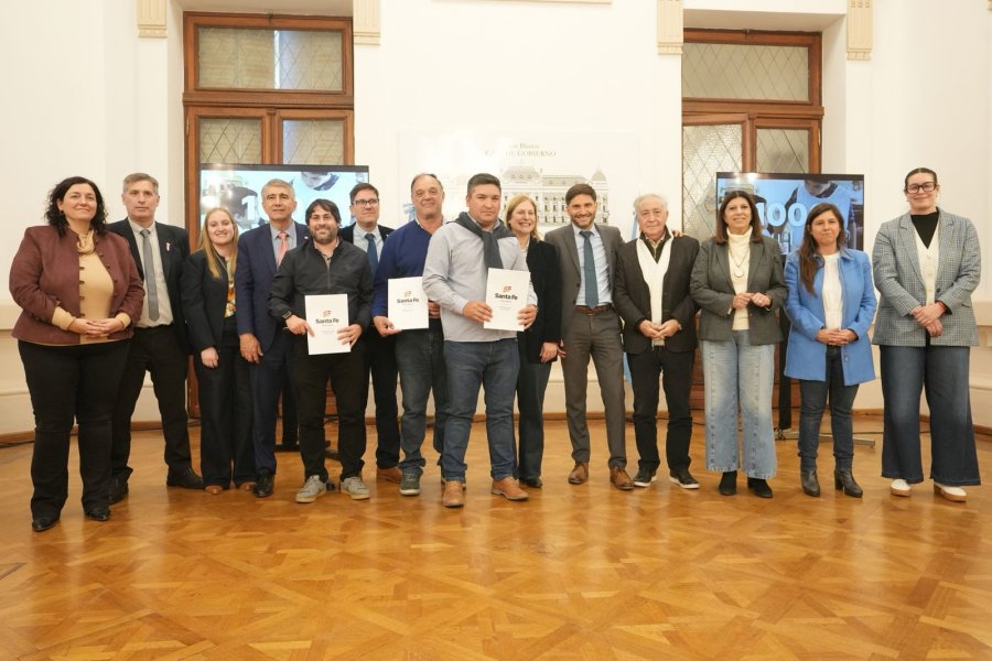 1000 AULAS. El gobernador santafesino encabezó el acto de firma de convenios para la construcción de más espacios educativos en la provincia.