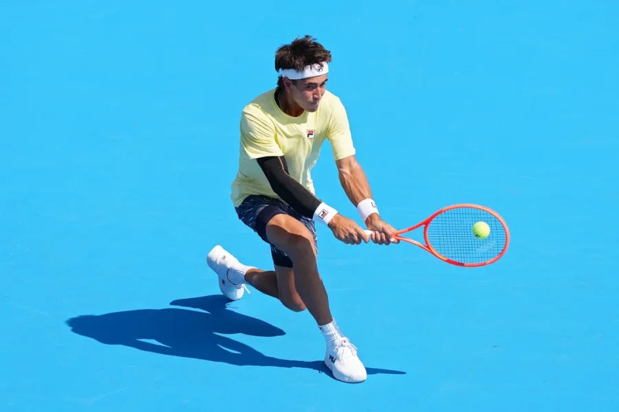 Francisco Comesaña durante su triunfo en tercera ronda, ante Reilly Opelka.