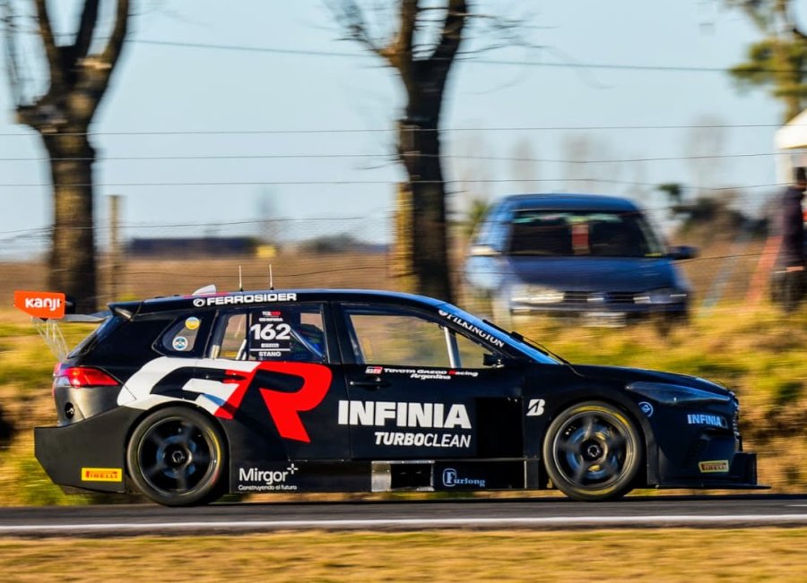 EMILIANO STANG. El entrerriano lidera el campeonato con el Toyota Corolla Cross.