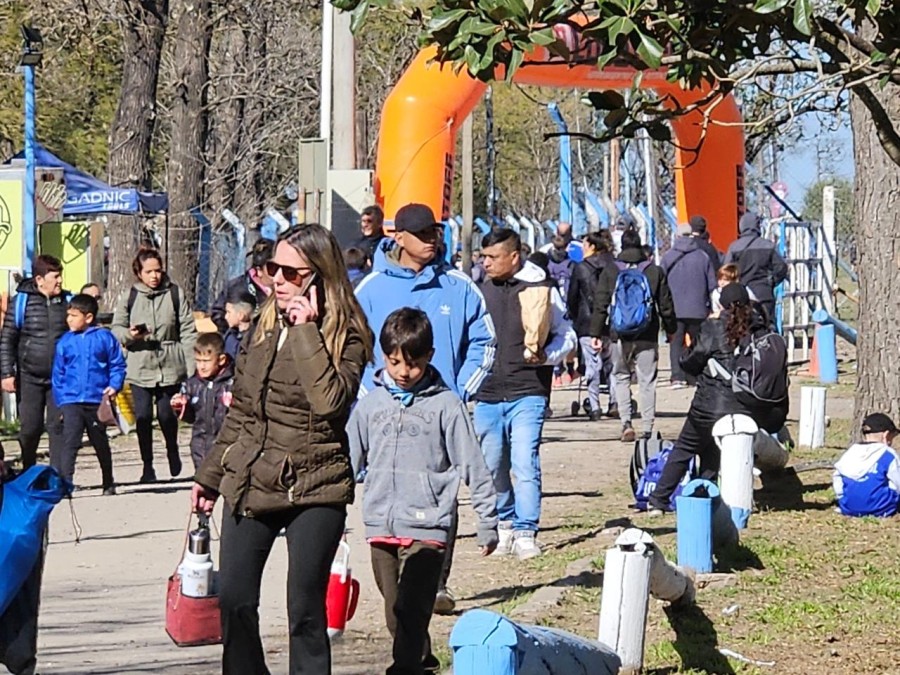 A LO QUE VINIMOS. Los chicos ya disfrutan del Sueño Celeste de Atlético de Rafaela.
