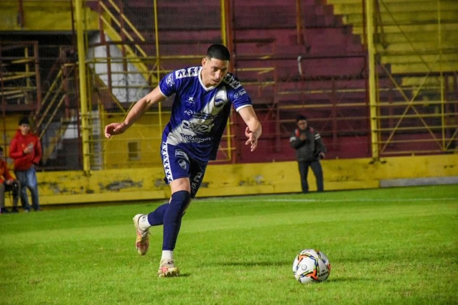 ZAGUERO. Facundo Jofre, uno de los centrales benhurenses.