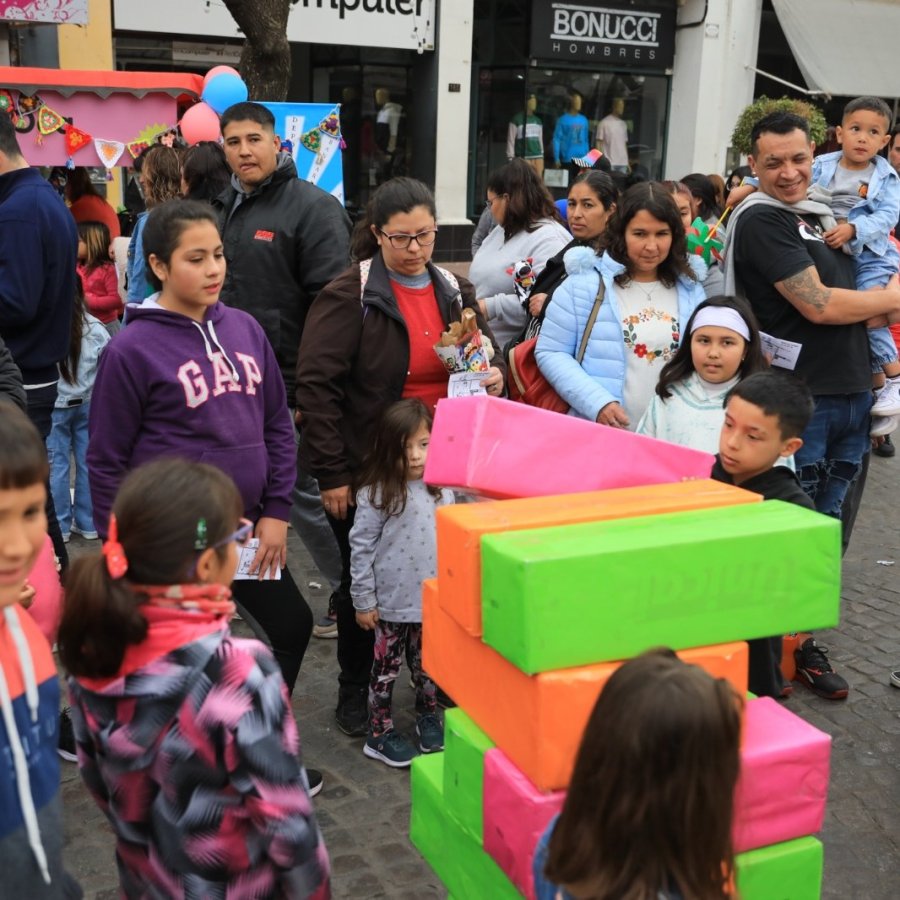 DÍA DEL NIÑO. Rafaela se prepara para el festejo del domingo.