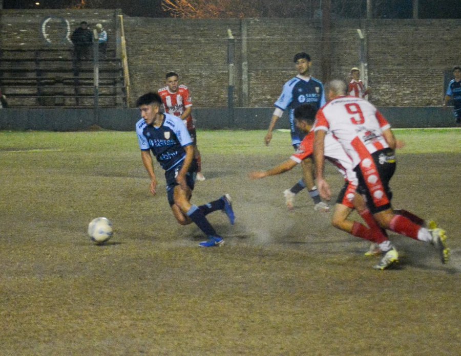 A MANO. En el Giuliani, el León y la Crema no se sacaron diferencias.