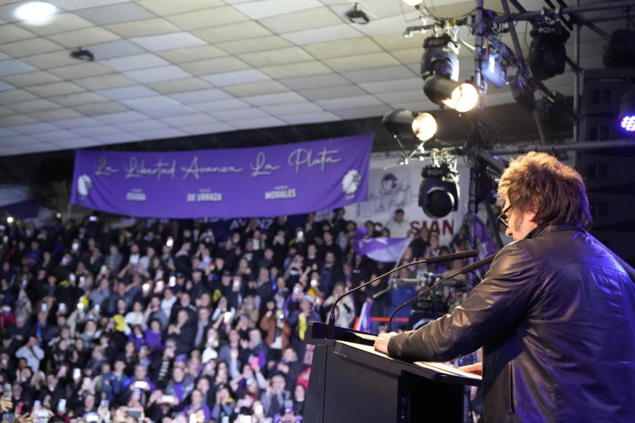 Durante el acto en La Plata, Milei consider&oacute; que hay un "encubrimiento atroz" sobre el empresario Garc&iacute;a Furfaro. (FOTO X@JMILEI)
