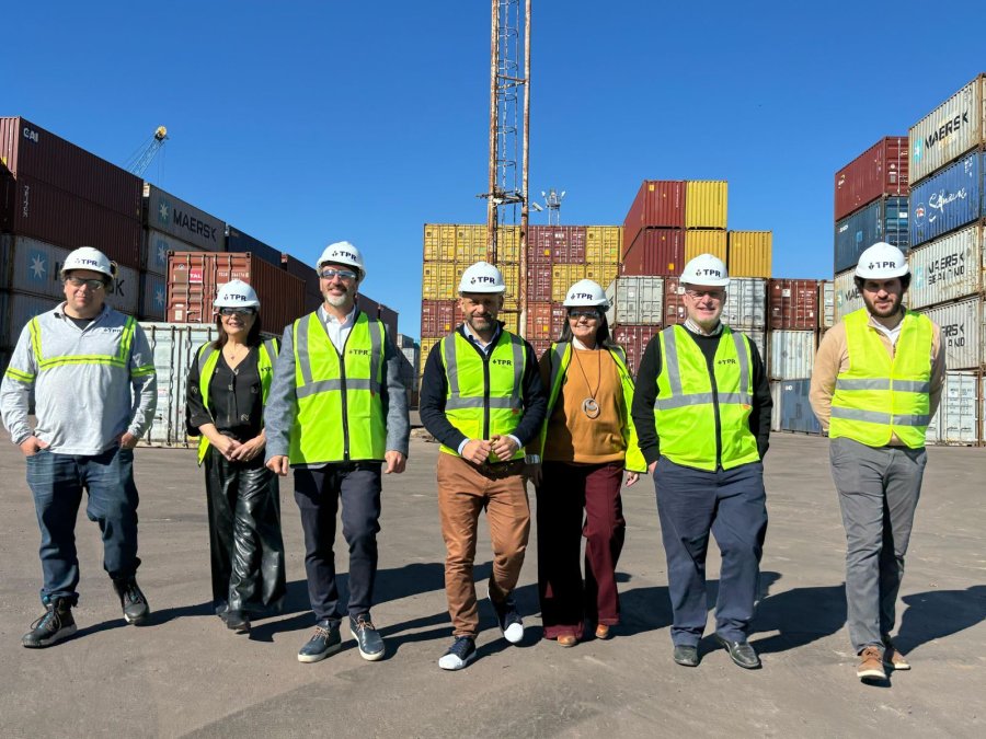 El embarque de cinco contenedores marca un avance estratégico en la federalización de la infraestructura exportadora.