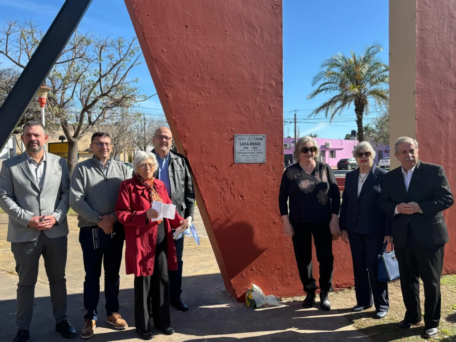 Reciente homenaje a Luca Bosio por su gran labor en Plaza Fossano.