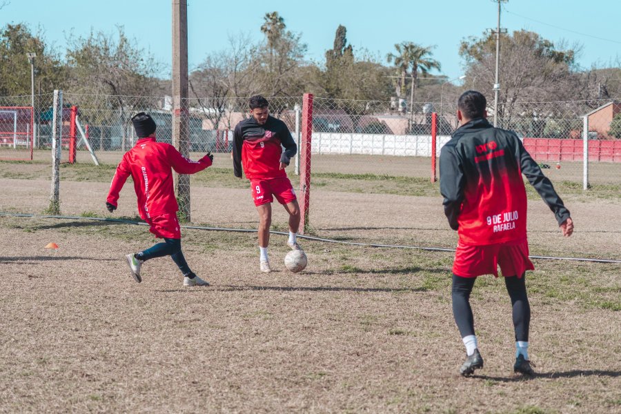 PRACTICA. Ibáñez en el trabajo de fútbol reducido del viernes.