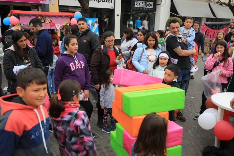 DOMINGO ESPECIAL. Los niños podrán festejar su día junto a sus familias en la Plaza 25 de Mayo, donde se programaron actividades gratuitas para todos.
