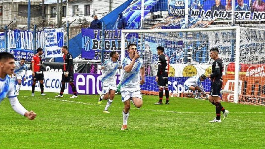 NO LEVANTA. El Sabalero perdió en la Isla Maciel.