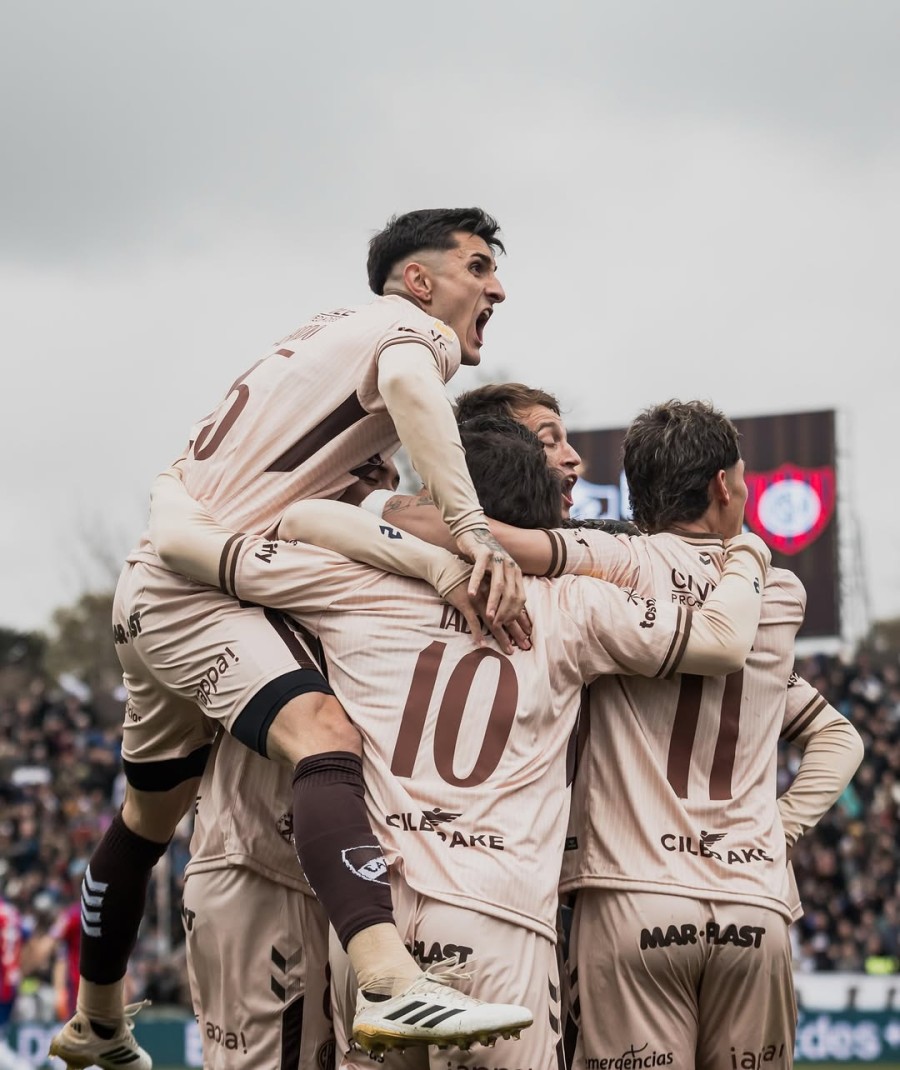 APARECIO EL CAMPEON. Pudo ganar el primer partido con el Kily González.