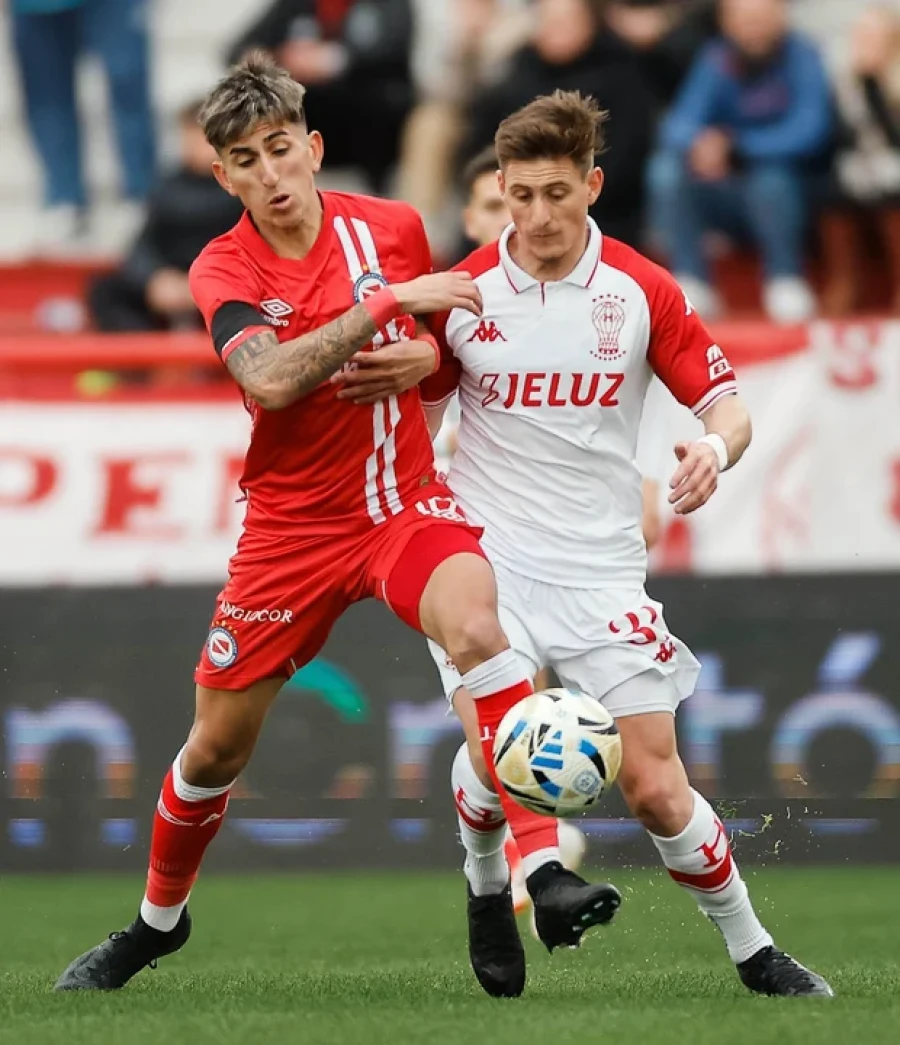 PARTIDO CALIENTE. El Globo se quedó con la victoria.