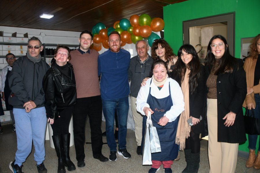 En el festejo, ediles y algunos integrantes de Rupay.