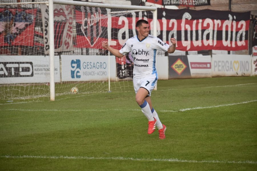 CIRO LEINEKER CELEBRA SU TANTO, EL 2-0 PARCIAL DE LA CREMA EN PERGAMINO ANTE DOUGLAS HAGI