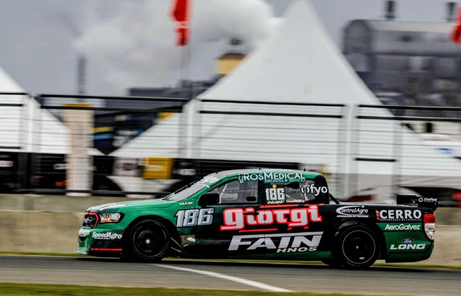 Juan José Ebarlín y su Toyota vencieron en San Nicolás.