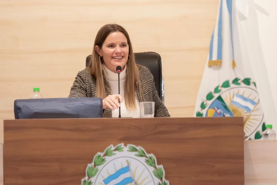 Caren Tepp, concejal de Rosario, encabeza la lista del frente Fuerza Patria en Santa Fe.