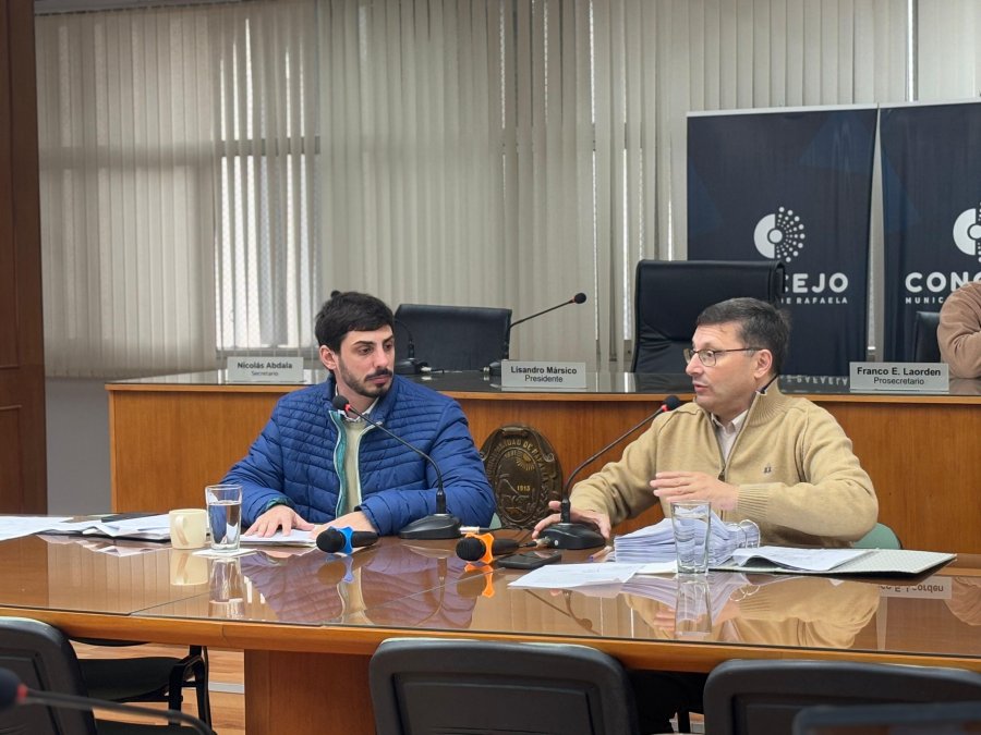 Nicolás Abdala y Lisandro Mársico en la reunión de este lunes en el Concejo.