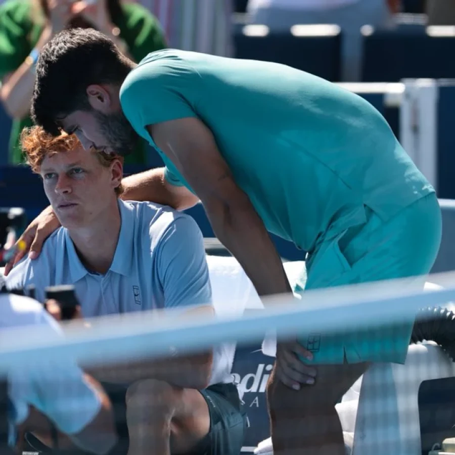 CONSUELO. El español dialoga con el italiano.