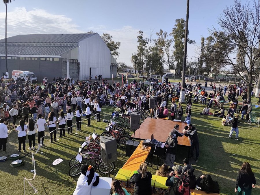 Multitudinaria respuesta a la propuesta municipal.