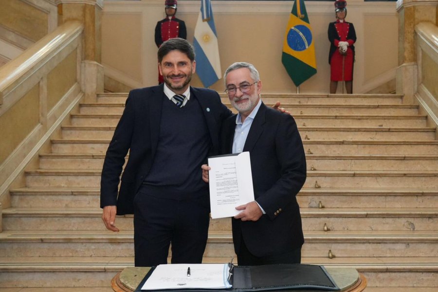 EN ROSARIO. El gobernador santafesino junto al embajador de Brasil en Argentina, Julio Glinternick Bitelli.