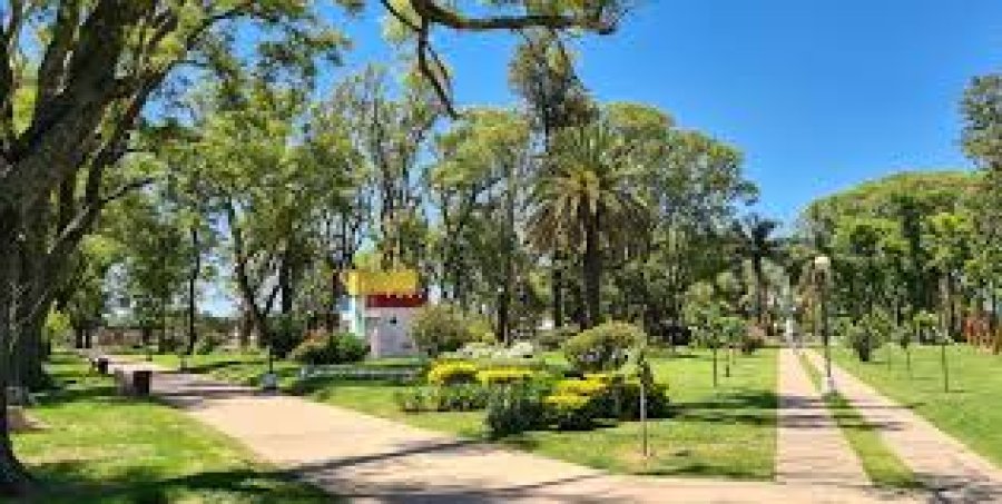El principal paseo público de la localidad.