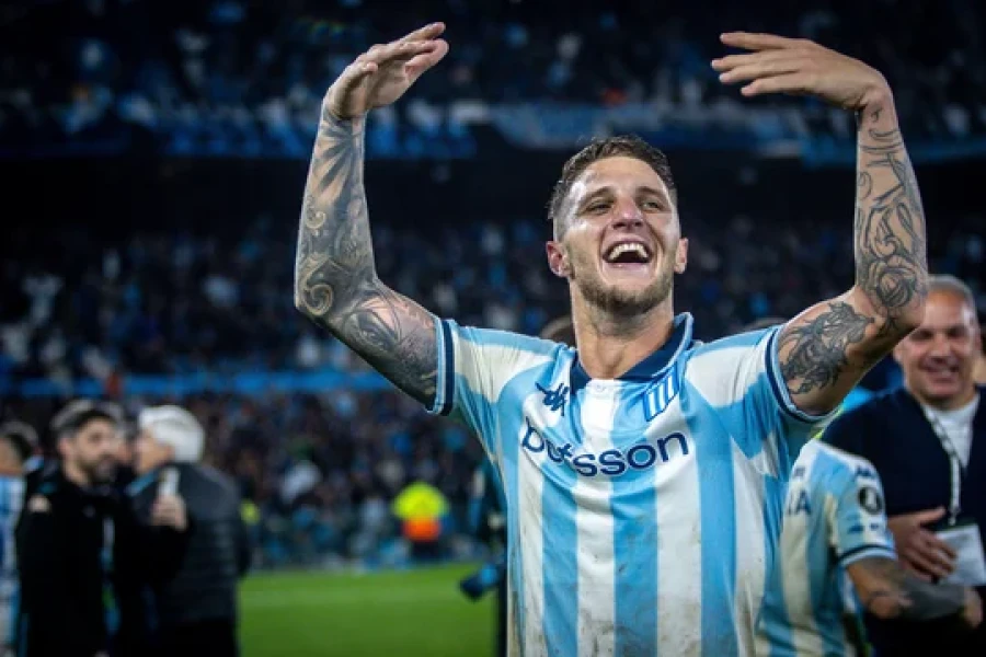 HEROE DE LA NOCHE. El defensor que anotó el tercer gol.