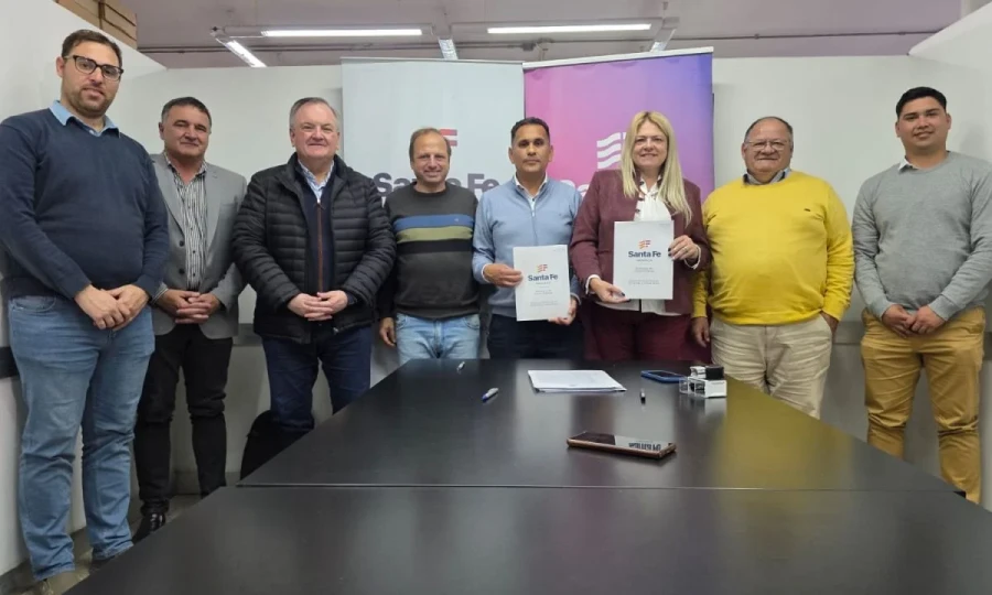 El grupo que participó de la firma de convenios.