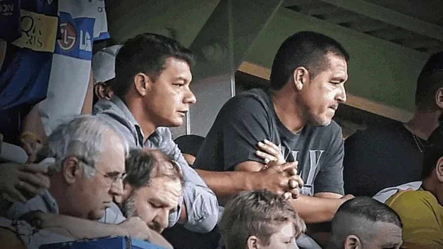 BATTAGLIA JUNTO A RIQUELME