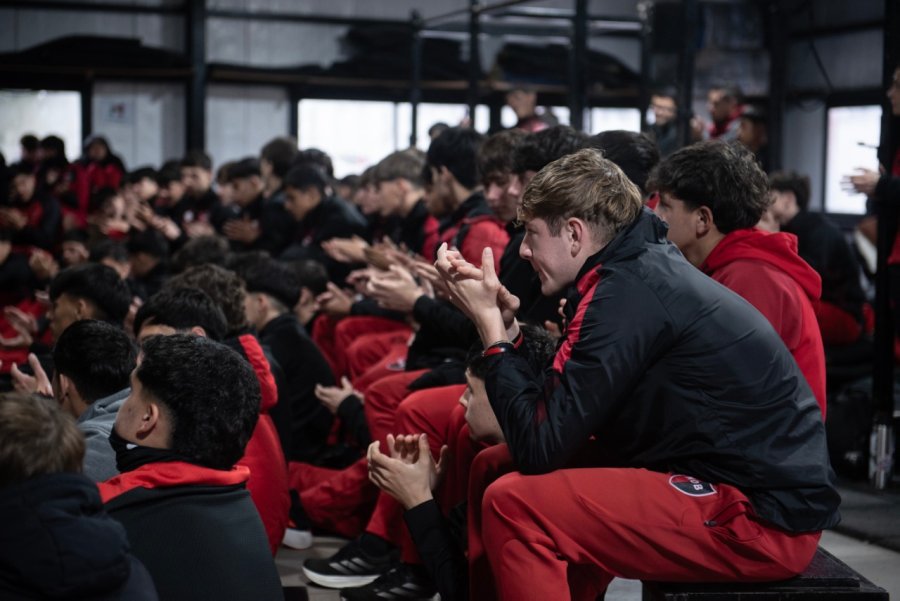 Durante las charlas se advierten sobre los riesgos de apostar en plataformas digitales. (LOTER&Iacute;A DE SANTA FE)