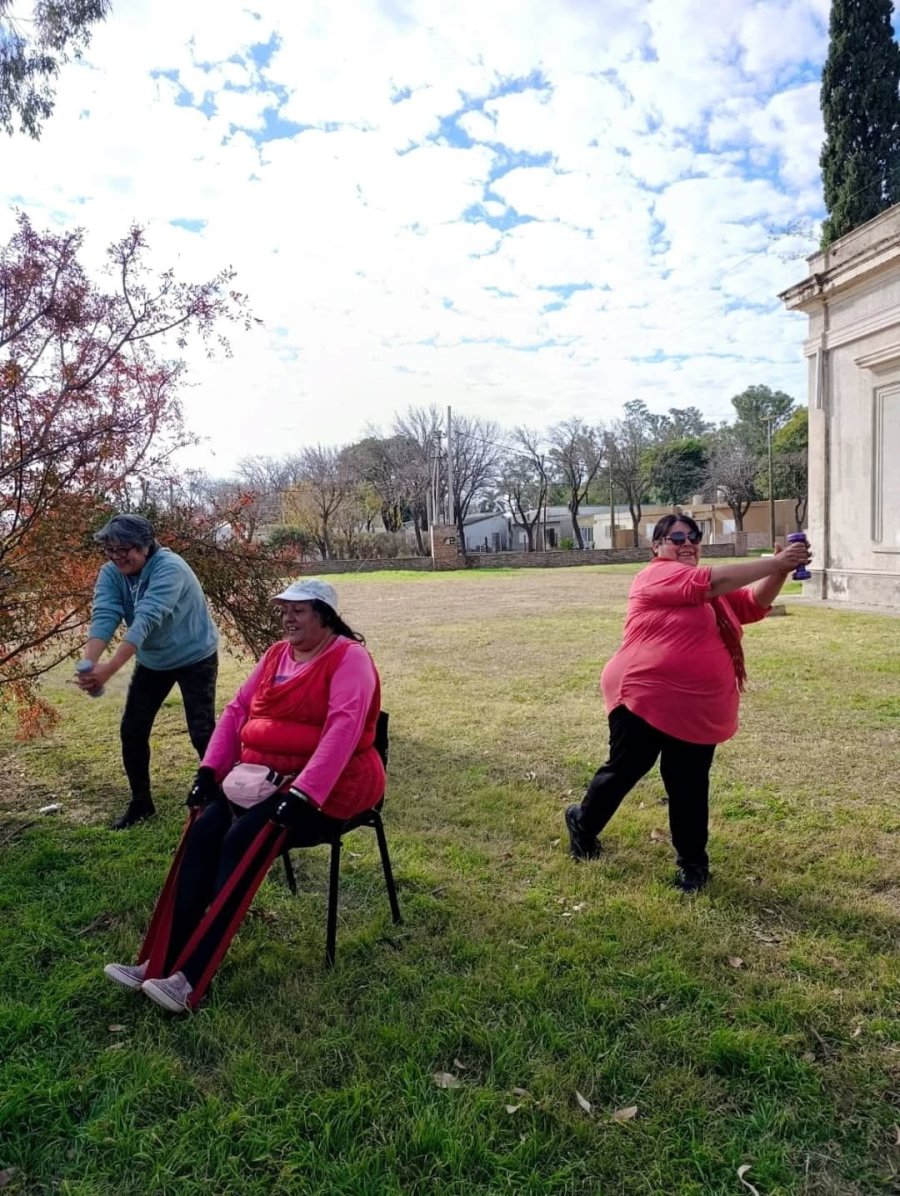 Algunas de las personas que participan de la actividad.