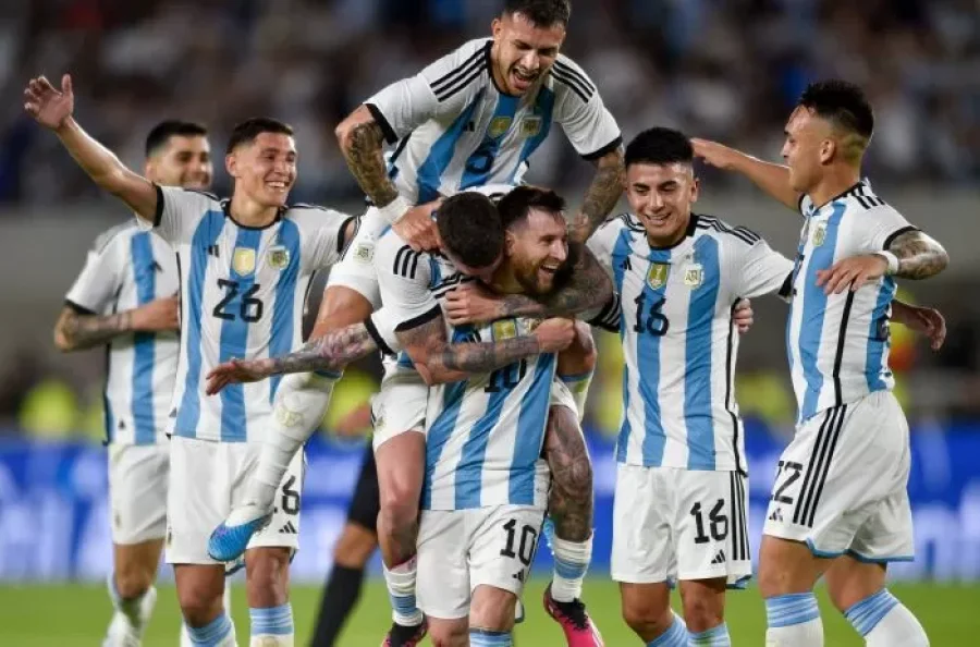 RUMBO AL MUNDIAL. / A la espera de la próxima Copa del Mundo, con la Selección ya clasificada, restan definir los partidos que disputará para llegar de la mejor manera.
