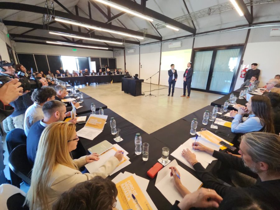 El intendente Leonardo Viotti presidió la primera reunión del Foro de Seguridad.