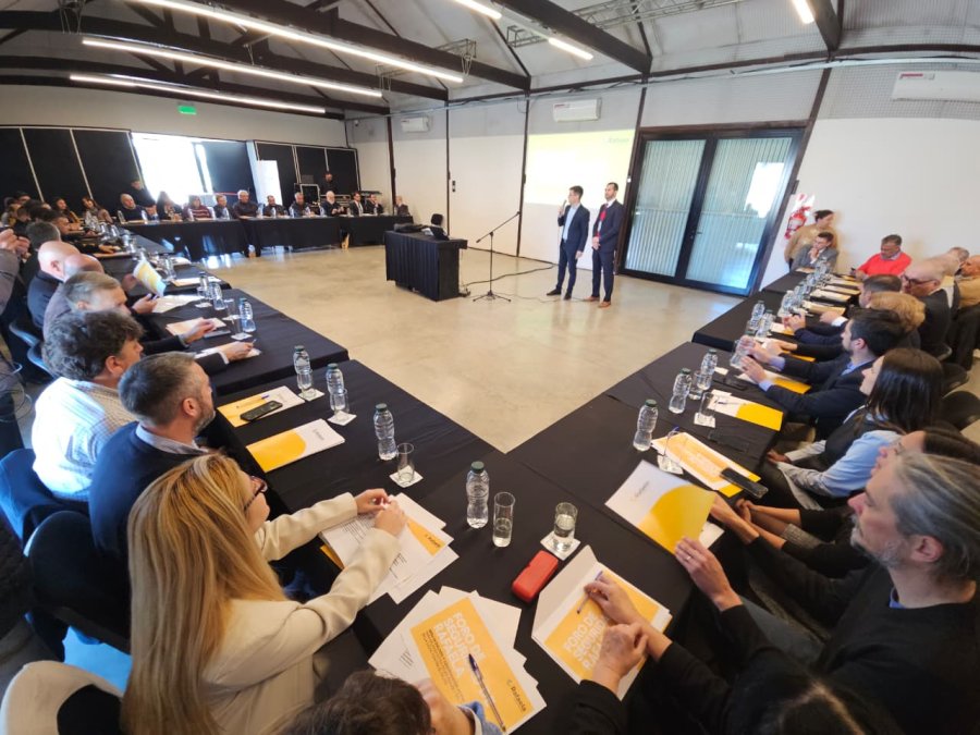 El bloque de concejales de la oposici&oacute;n particip&oacute; del Foro de Seguridad. (FOTO D. CAMUSSO)