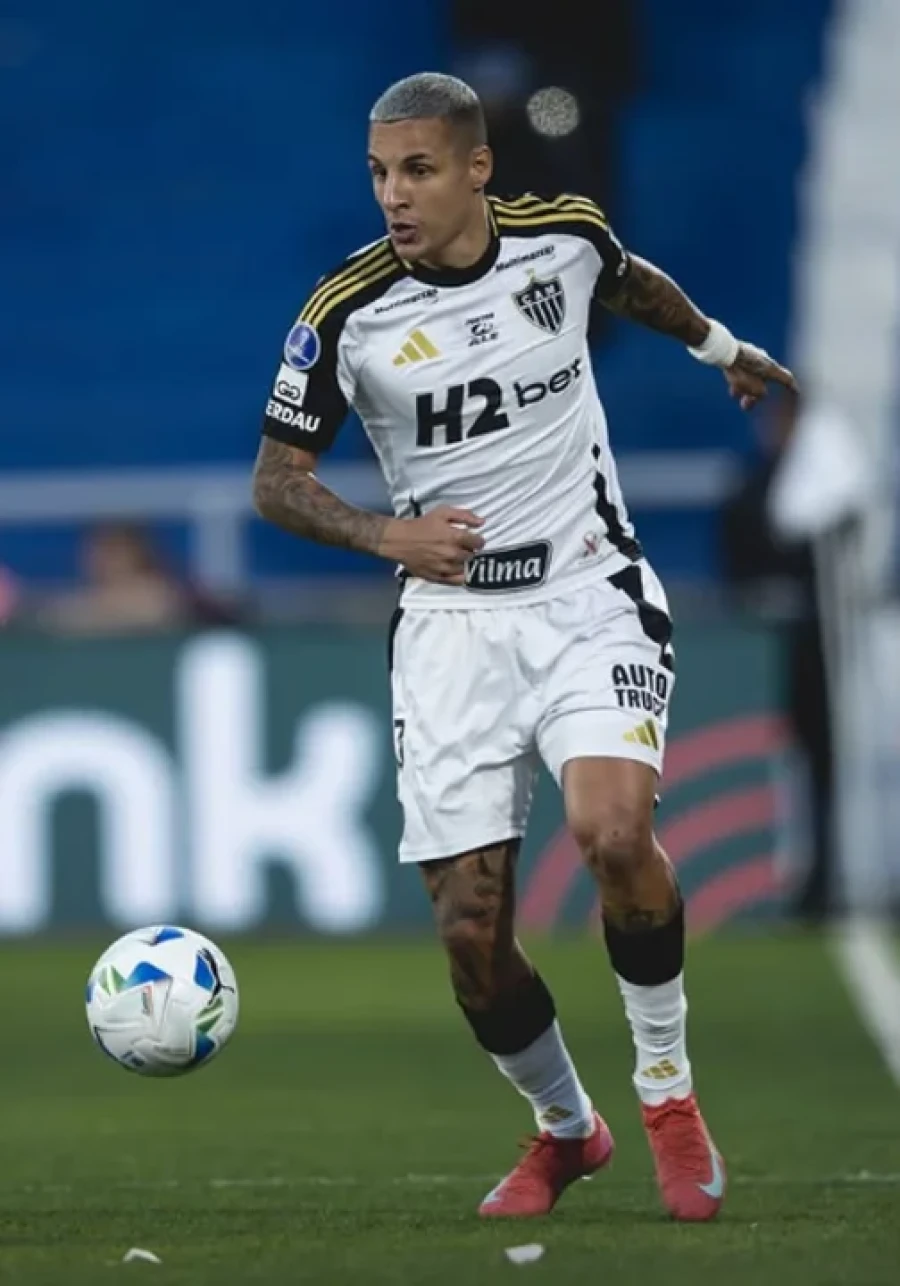 MINEIRO. Aguantó con orden las embestidas del Tomba.