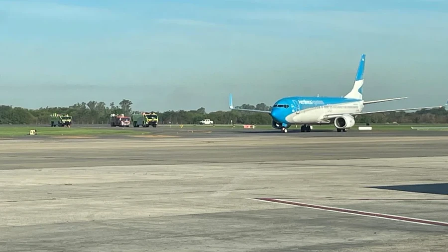 Avión de Aerolíneas Argentinas que aterrizó en emergencia en Ezeiza.