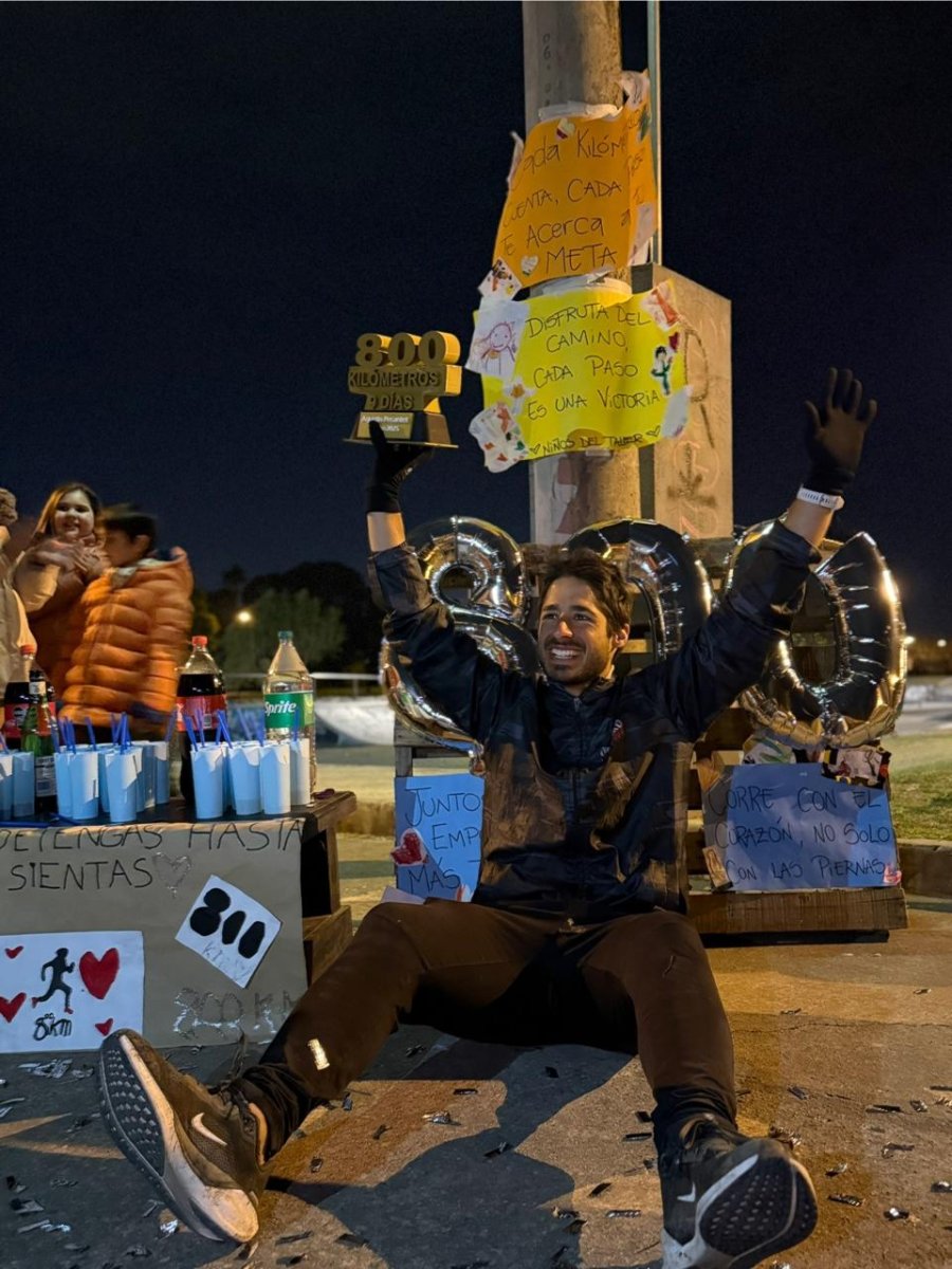 CANSADO, PERO FELIZ. El momento de su festejo por la llegada del último día.