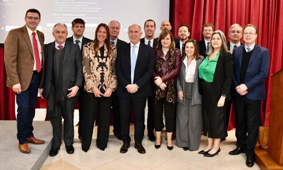 Autoridades que participaron de la Jornada dedicada al C&oacute;digo Civil y Comercial de la Argentina. (FOTO COLEGIO DE ABOGADOS)