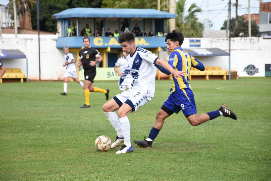 NO FUNCIONO. El ingreso de Albornoz fue la novedad táctica en la formación.