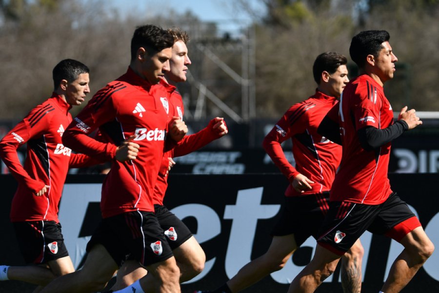 Pérez encabeza la corrida en la práctica.