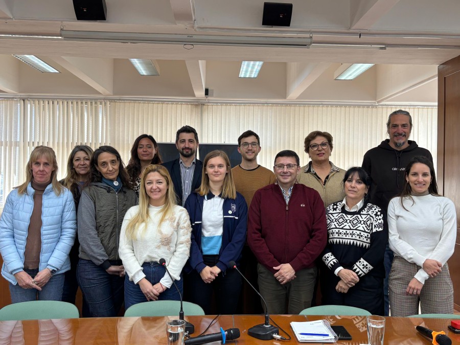 En el encuentro también estuvieron presentes directivos del establecimiento secundario.