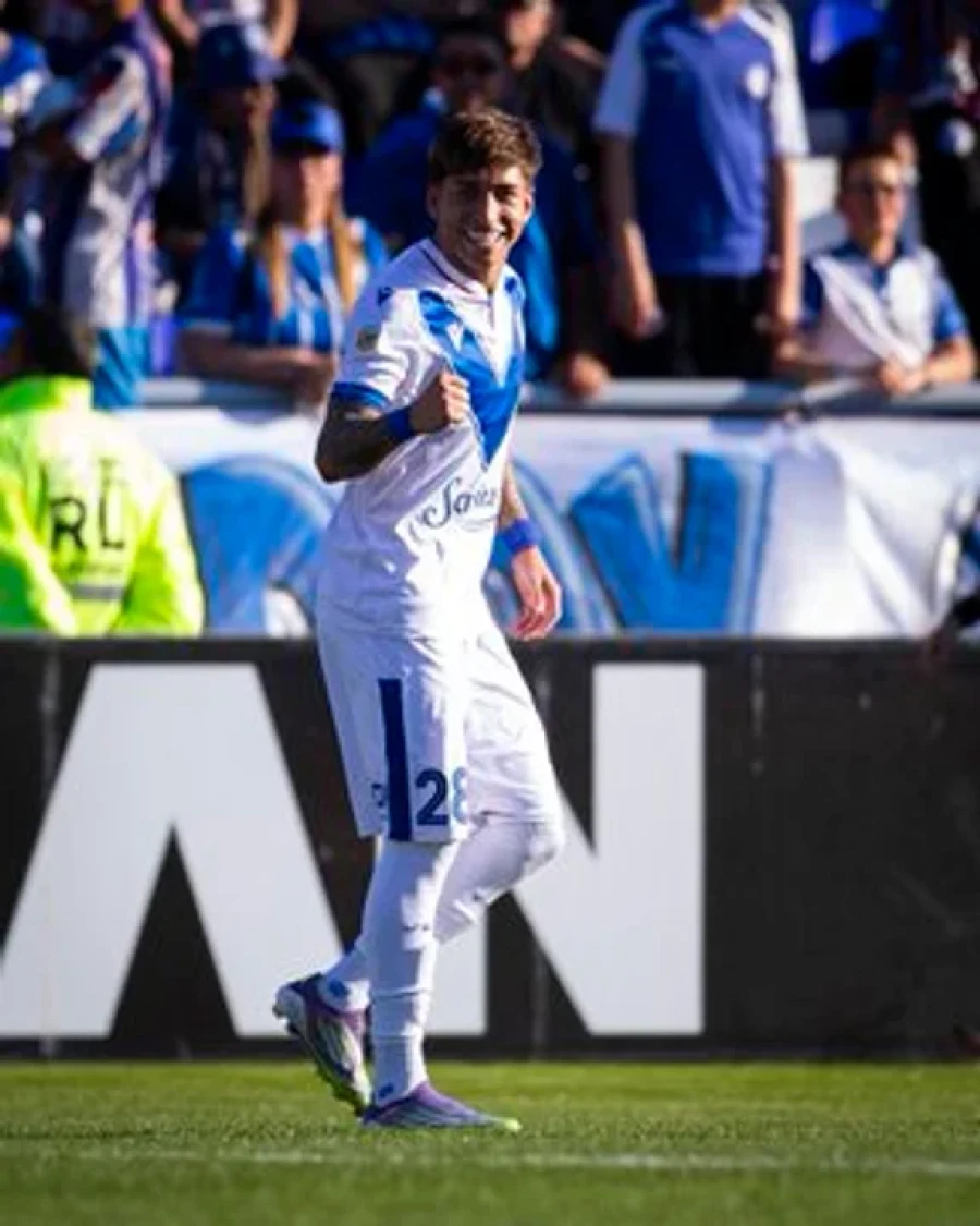 GOLAZO. Carrizo festeja su gran tiro libre.