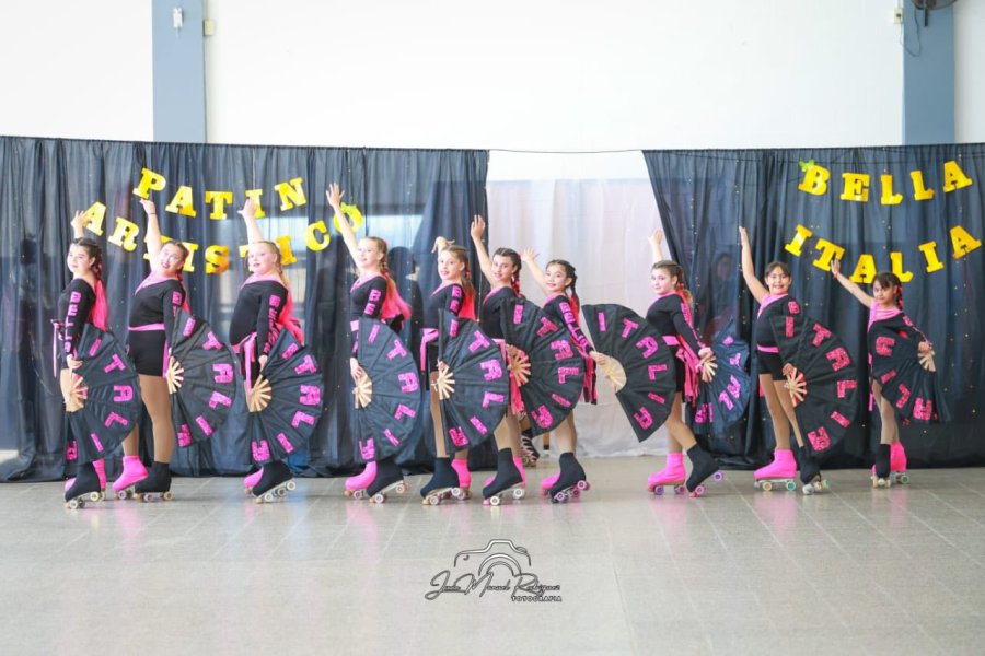 Patinadoras que representaron a la localidad.